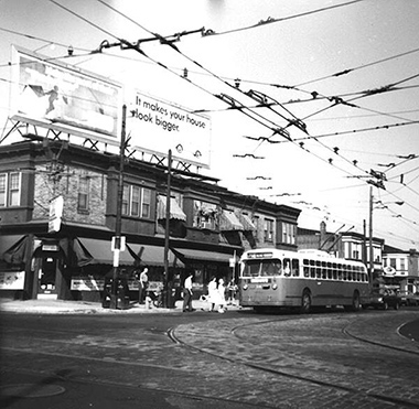 to trackless trolley photos